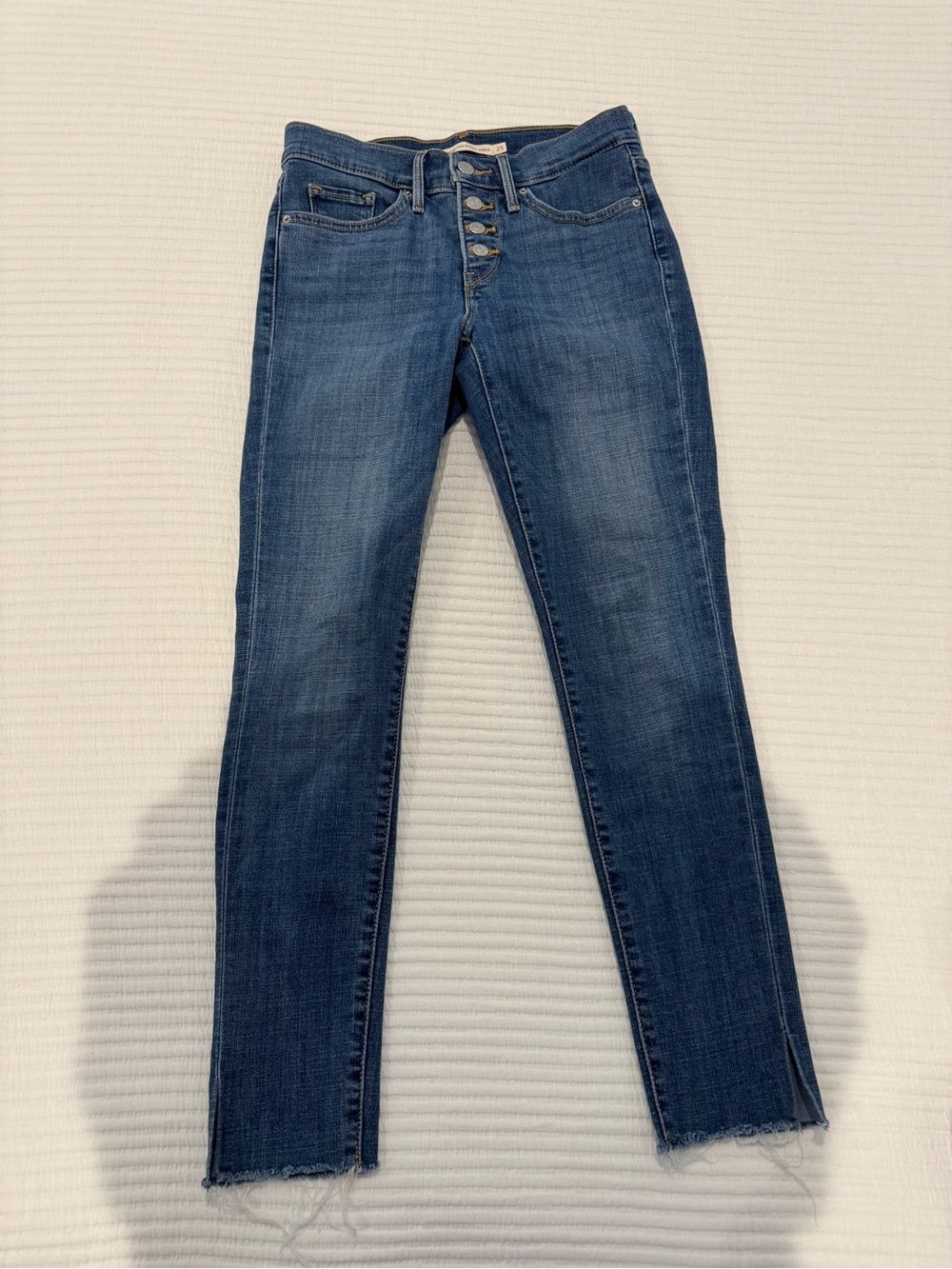 Levi, 311 Shaping Skinny Ankle jeans in size 25.